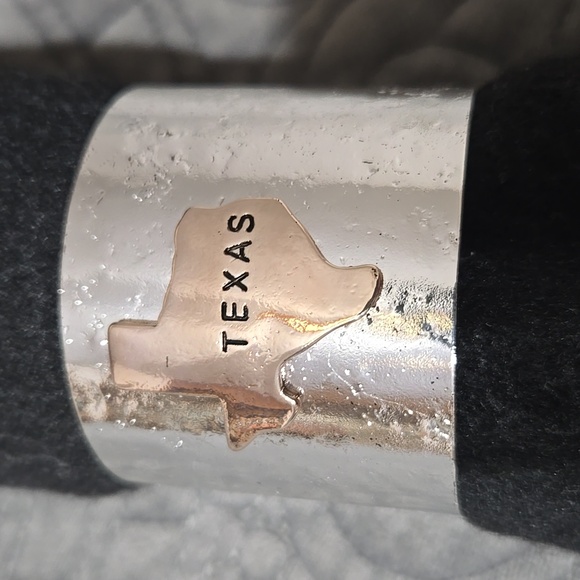 Silvertone Cuff With Goldtone Texas Emblem NWOT - Picture 2 of 9